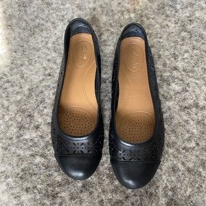 Clark’s Black Flats Sz 6 1/2 with Eyelet Pattern